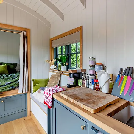 1 Bed In Pateley Bridge 95112 *